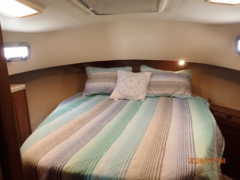Slide: The Image of 40' Mainship master stateroom - 6848129