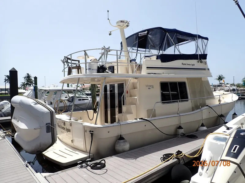 Slide: The Image of 40' Mainship starboard aft profile - 6848150