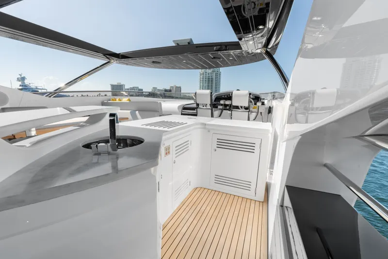 Slide: The Image of Sunseeker 95 Yacht 2024 - 7462876