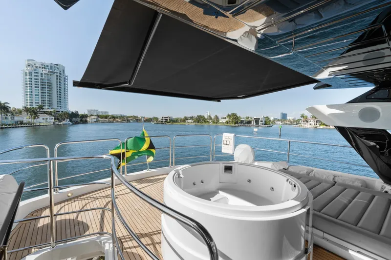 Slide: The Image of Sunseeker 95 Yacht 2024 - 7462868