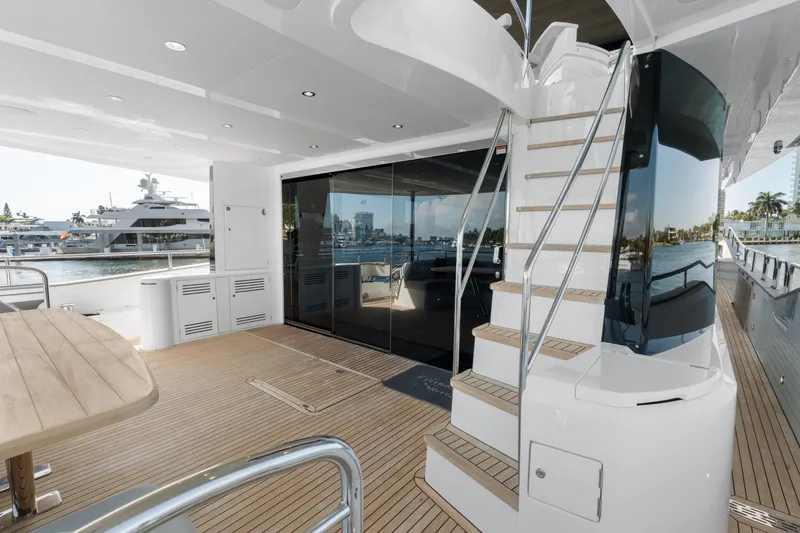 Slide: The Image of Sunseeker 95 Yacht 2024 - 7462866