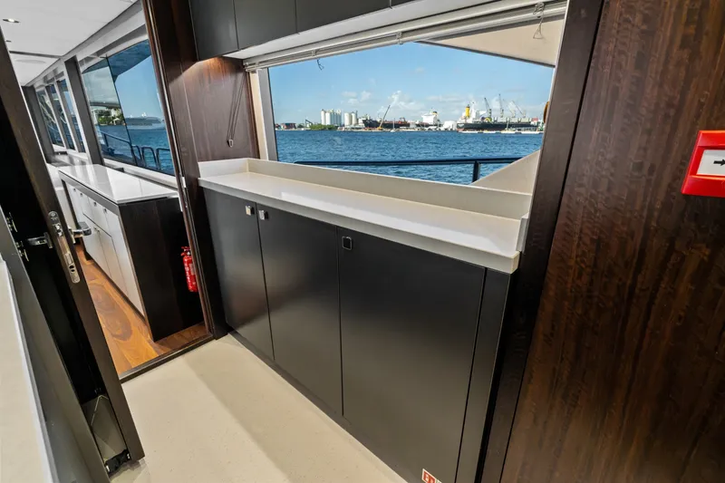 Slide: The Image of Sunseeker 95 Yacht 2024 - 7462962