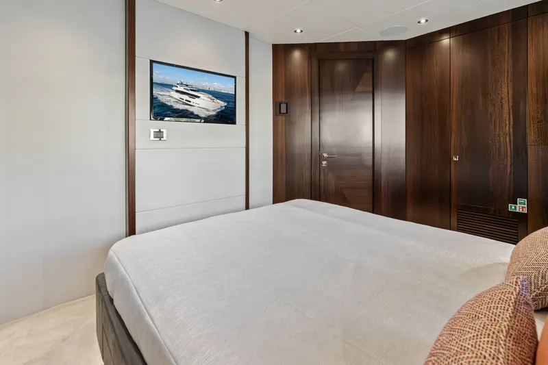 Slide: The Image of Sunseeker 95 Yacht 2024 - 7463039