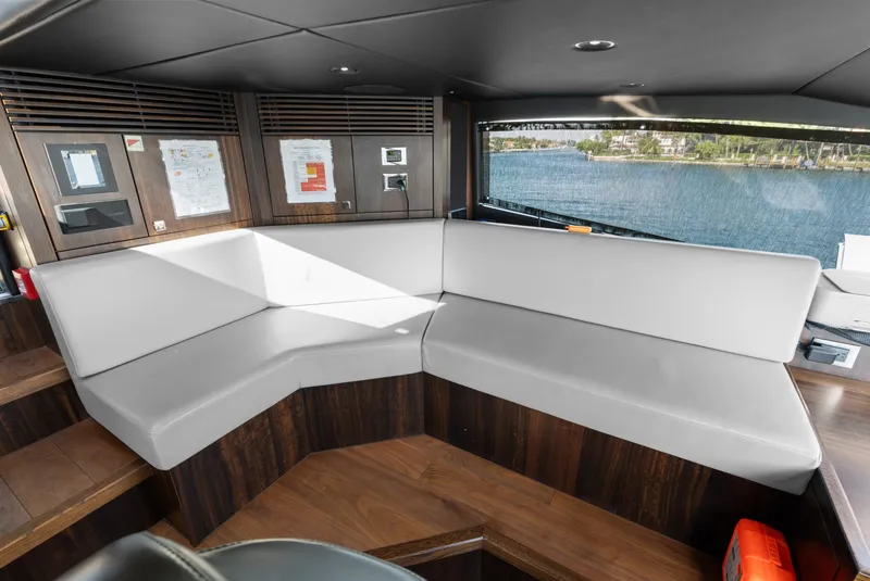 Slide: The Image of Sunseeker 95 Yacht 2024 - 7463030