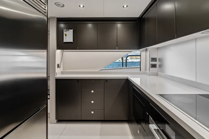 Slide: The Image of Sunseeker 95 Yacht 2024 - 7462964