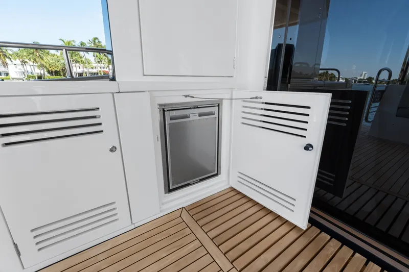 Slide: The Image of Sunseeker 95 Yacht 2024 - 7462883