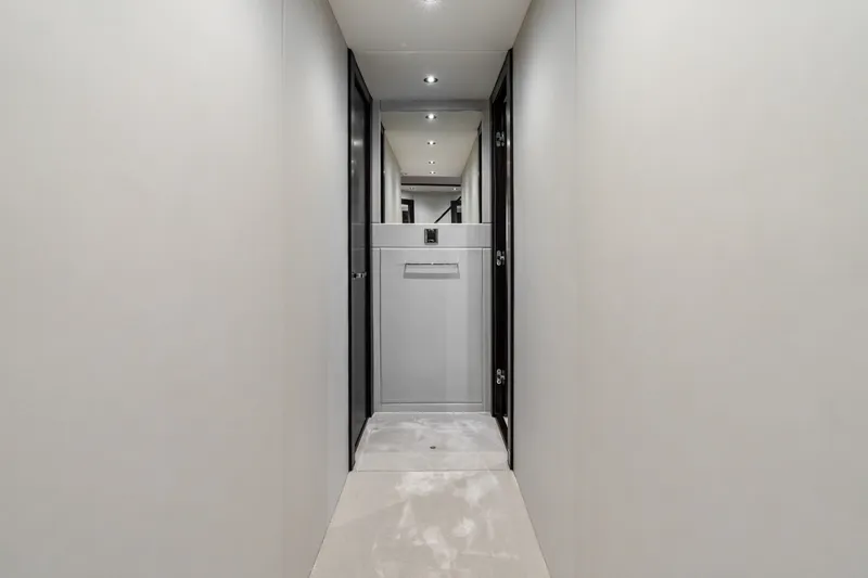 Slide: The Image of Sunseeker 95 Yacht 2024 - 7463042
