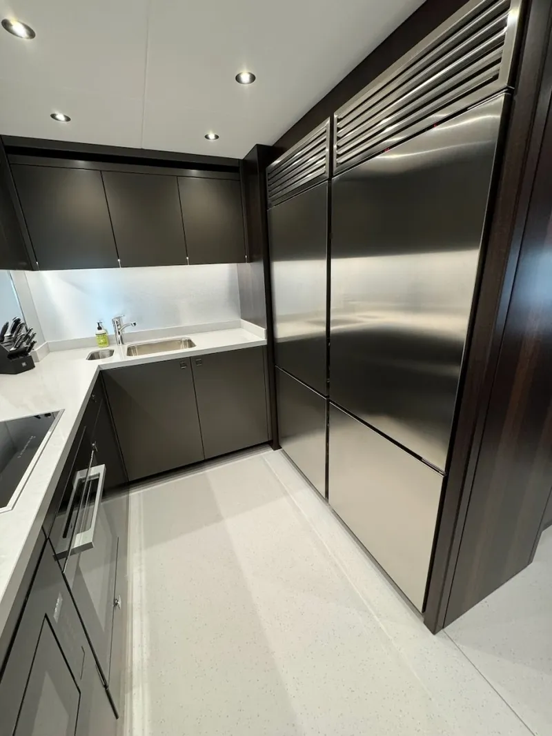 Slide: The Image of Sunseeker 95 Yacht 2024 - 6848738