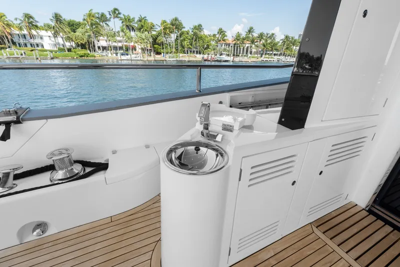 Slide: The Image of Sunseeker 95 Yacht 2024 - 7462886