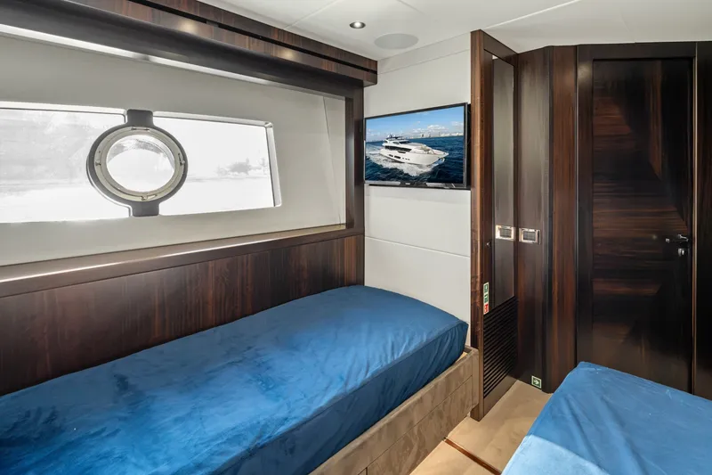 Slide: The Image of Sunseeker 95 Yacht 2024 - 7463044