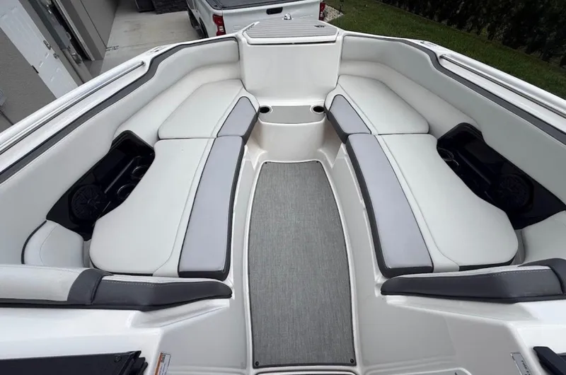 Slide: The Image of Yamaha 24 2025 - 6848862