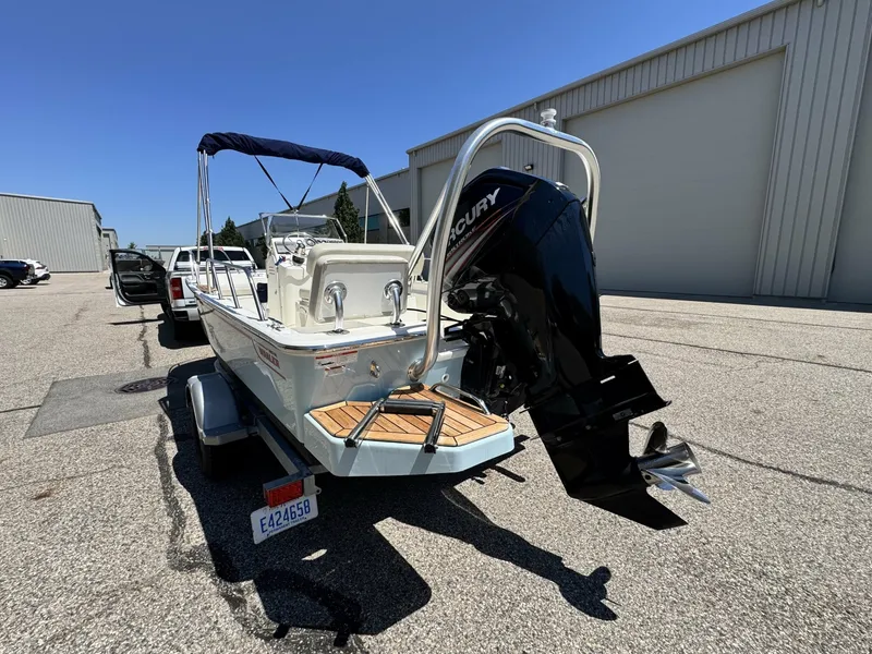 Slide: The Image of Boston Whaler 170 Montauk 2018 - 6849317