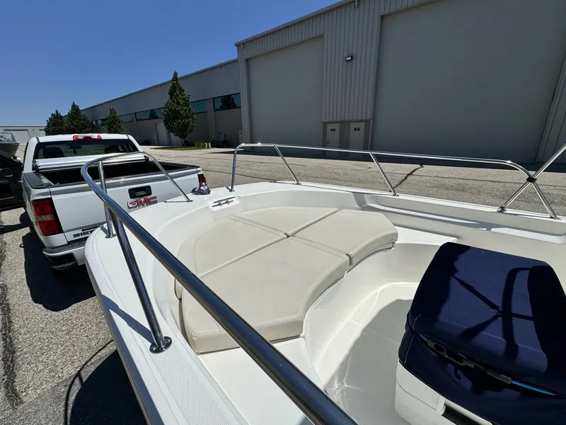 Slide: The Image of Boston Whaler 170 Montauk 2018 - 6849312