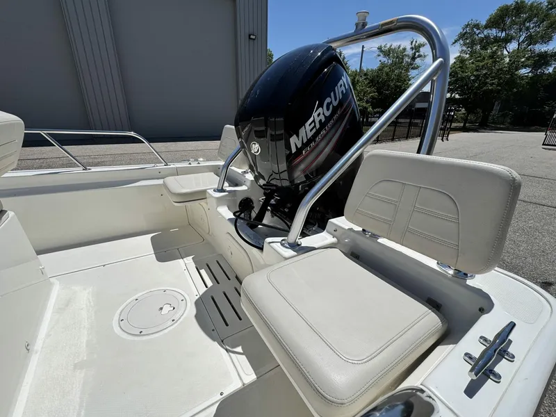 Slide: The Image of Boston Whaler 170 Montauk 2018 - 6849316