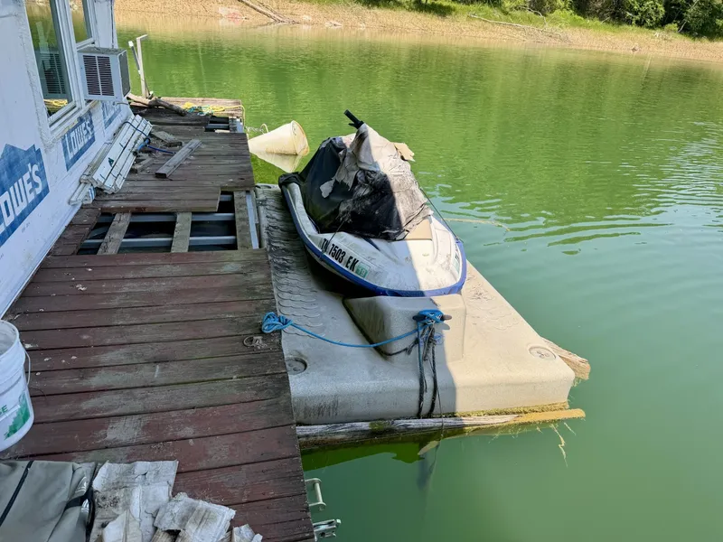 Slide: The Image of Custom 22 x 30 Floating Cabin - Approx 660sqft 2000 - 6852263
