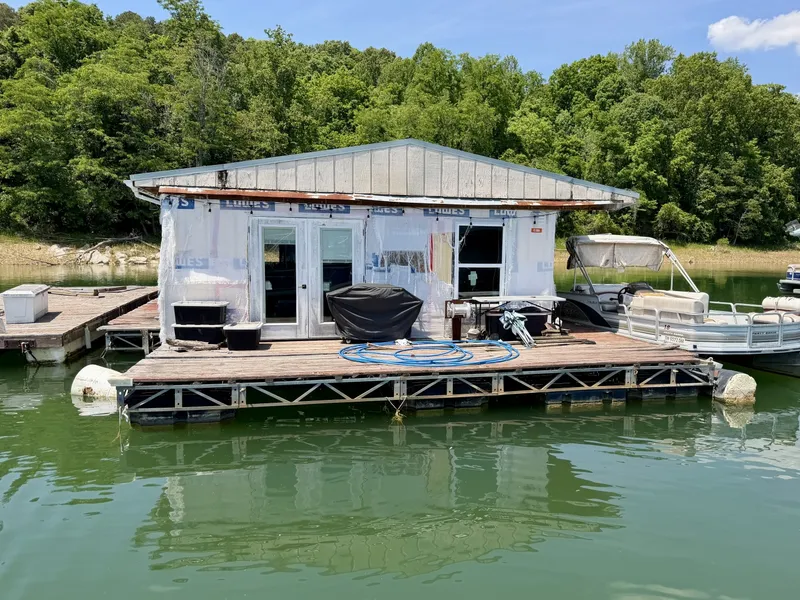 Slide: The Image of Custom 22 x 30 Floating Cabin - Approx 660sqft 2000 - 6852197