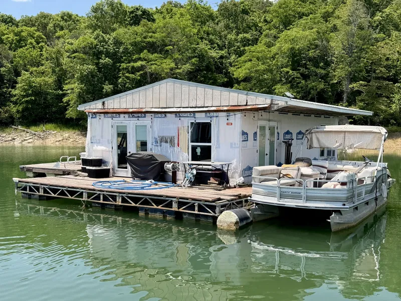 Slide: The Image of Custom 22 x 30 Floating Cabin - Approx 660sqft 2000 - 6852267