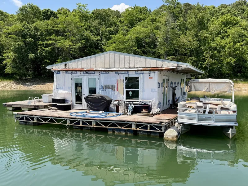 Slide: The Image of Custom 22 x 30 Floating Cabin - Approx 660sqft 2000 - 6852198