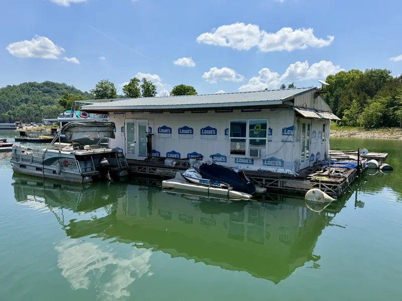 Slide: The Image of Custom 22 x 30 Floating Cabin - Approx 660sqft 2000 - 6852269