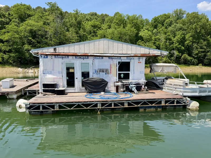 Slide: The Image of Custom 22 x 30 Floating Cabin - Approx 660sqft 2000 - 6852276