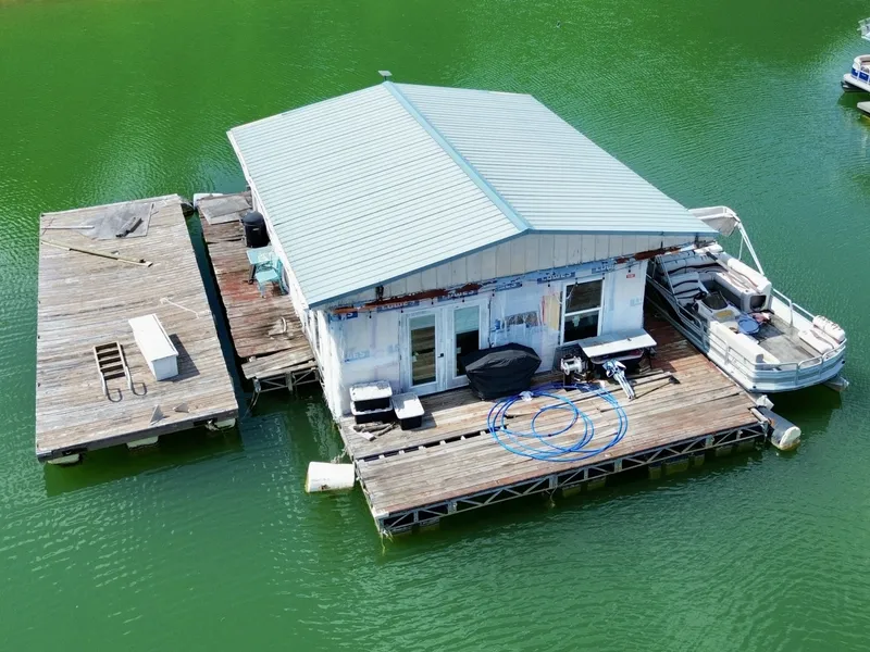 Slide: The Image of Custom 22 x 30 Floating Cabin - Approx 660sqft 2000 - 6852173