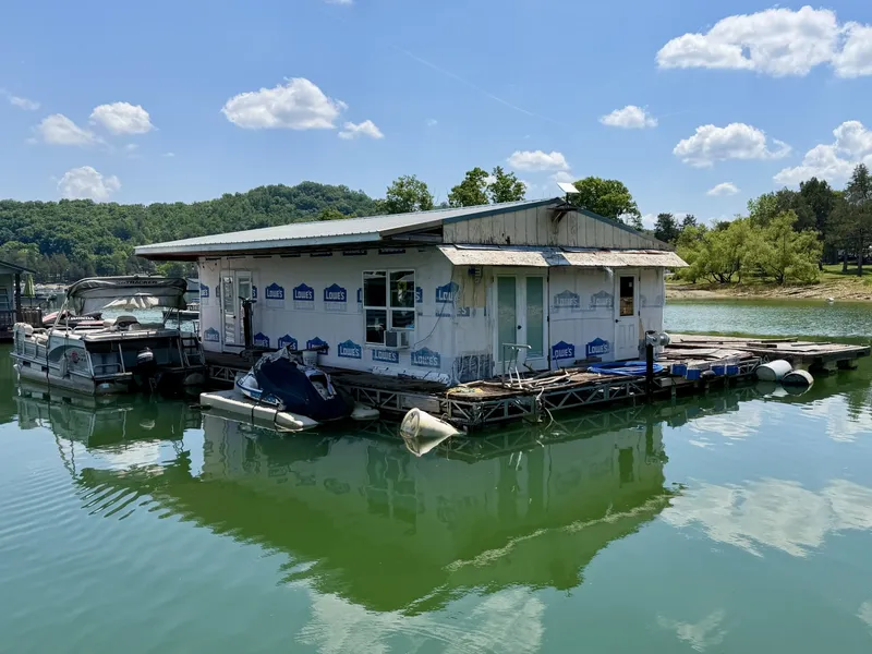 Slide: The Image of Custom 22 x 30 Floating Cabin - Approx 660sqft 2000 - 6852270