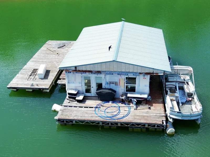 Slide: The Image of Custom 22 x 30 Floating Cabin - Approx 660sqft 2000 - 6852174