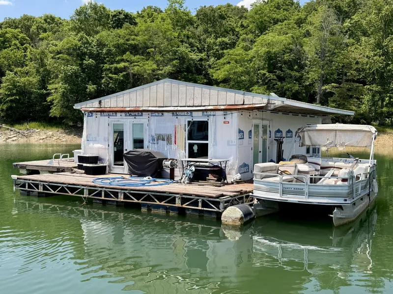 Slide: The Image of Custom 22 x 30 Floating Cabin - Approx 660sqft 2000 - 6852199