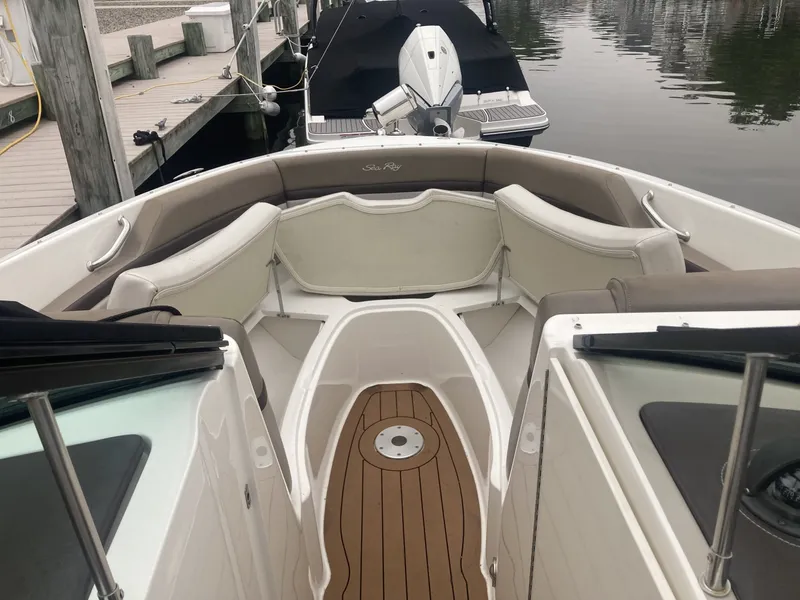 Slide: The Image of Sea Ray 270 SLX 2011 - 6853005