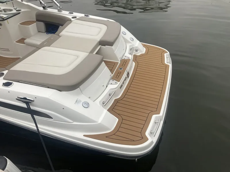 Slide: The Image of Sea Ray 270 SLX 2011 - 6852990