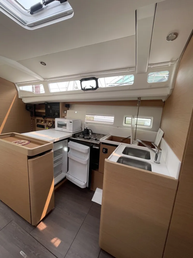 Slide: The Image of Jeanneau Sun Odyssey 440 2024 - 6853030