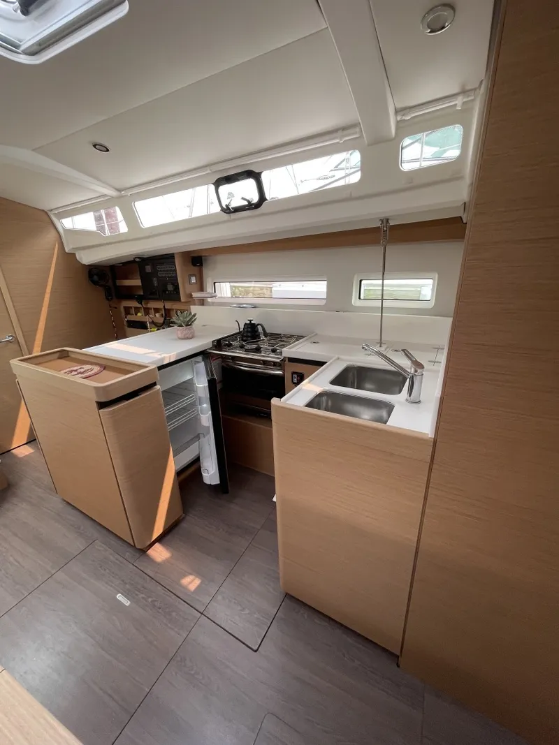 Slide: The Image of Jeanneau Sun Odyssey 440 2024 - 6853037