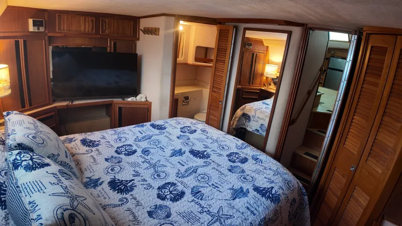 Slide: The Image of Sea Ray 410 Aft Cabin 1987 - 6853400