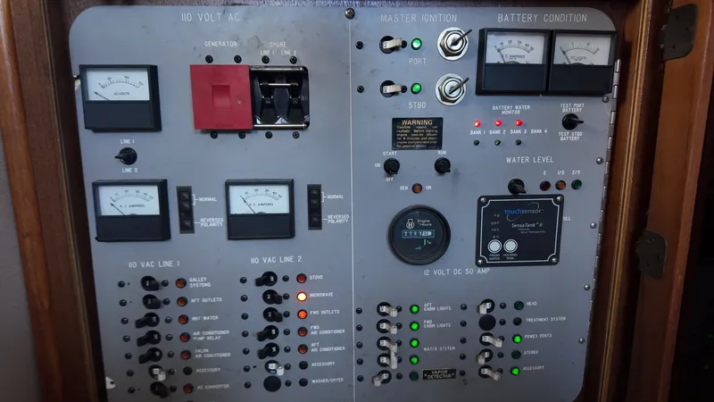 Slide: The Image of Sea Ray 410 Aft Cabin 1987 - 6853396