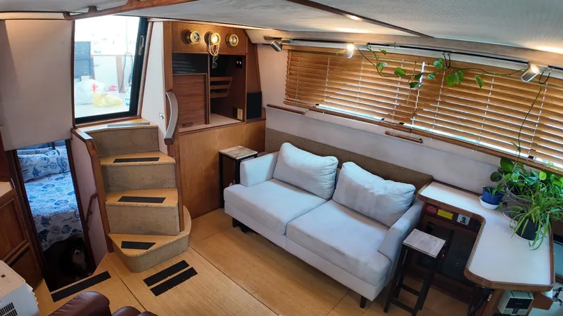 Slide: The Image of Sea Ray 410 Aft Cabin 1987 - 6853392