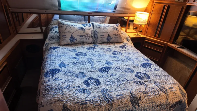 Slide: The Image of Sea Ray 410 Aft Cabin 1987 - 6853398