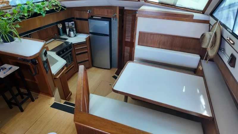 Slide: The Image of Sea Ray 410 Aft Cabin 1987 - 6853393