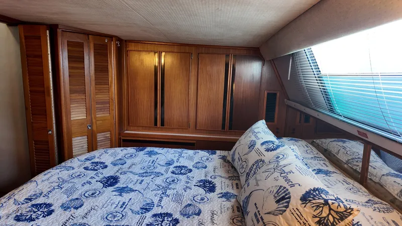 Slide: The Image of Sea Ray 410 Aft Cabin 1987 - 6853399