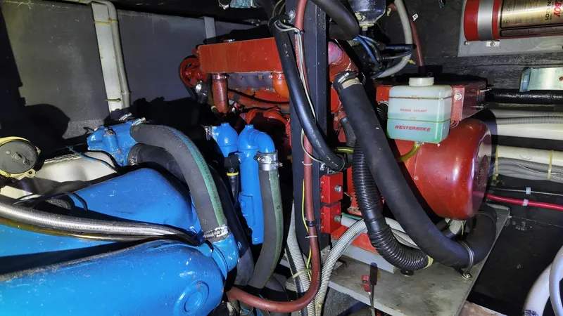 Slide: The Image of Sea Ray 410 Aft Cabin 1987 - 6853404