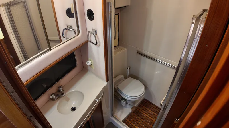 Slide: The Image of Sea Ray 410 Aft Cabin 1987 - 6853403