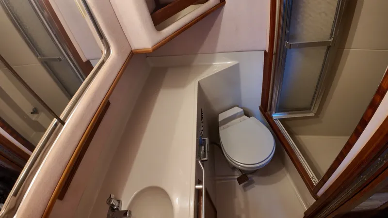 Slide: The Image of Sea Ray 410 Aft Cabin 1987 - 6853401