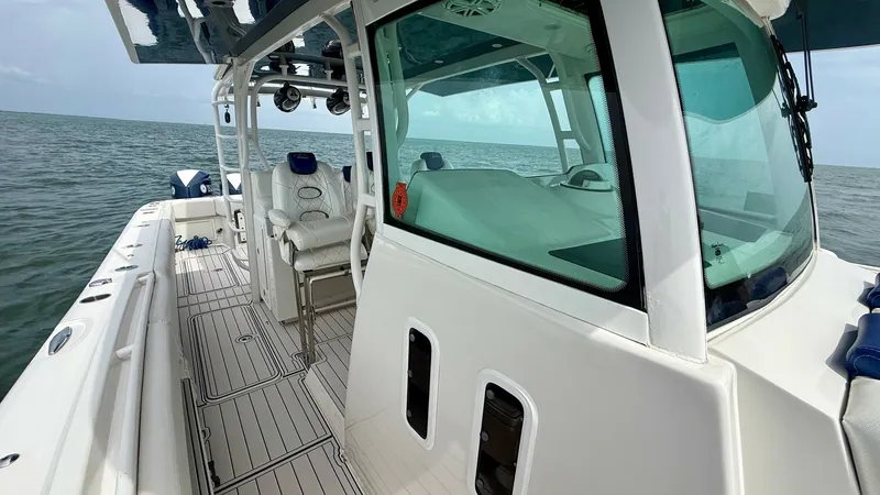 Slide: The Image of Starboard Walkway and Helm Station This image showcases the starboard walkway leading to the helm station of the 2018 Hydra-Sports 4200 Siesta. The spacious deck area is designed with sleek, non-slip flooring, providing both functionality and safety. The helm is protected by a robust glass - 7030821