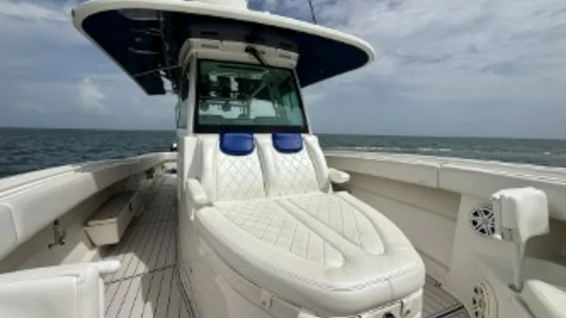 Slide: The Image of Spacious Bow Lounge Seating The Hydra-Sports 4200 Siesta features a luxurious bow lounge with plush, diamond-stitched upholstery. This area provides ample space for relaxation, enhanced by the sleek design and high-quality materials. The surrounding open deck offers stunning views, - 7030818