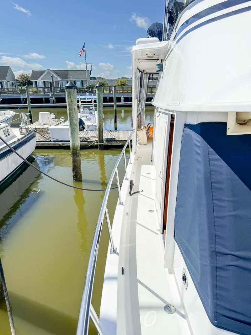 Slide: The Image of DeFever 49 side deck aft - 7404403