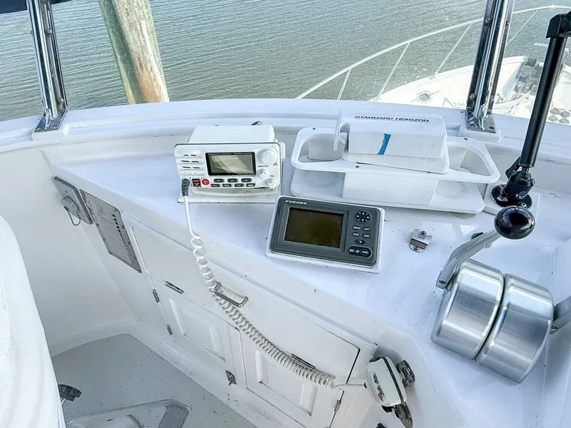 Slide: The Image of DeFever 49 FB helm port - 7404391