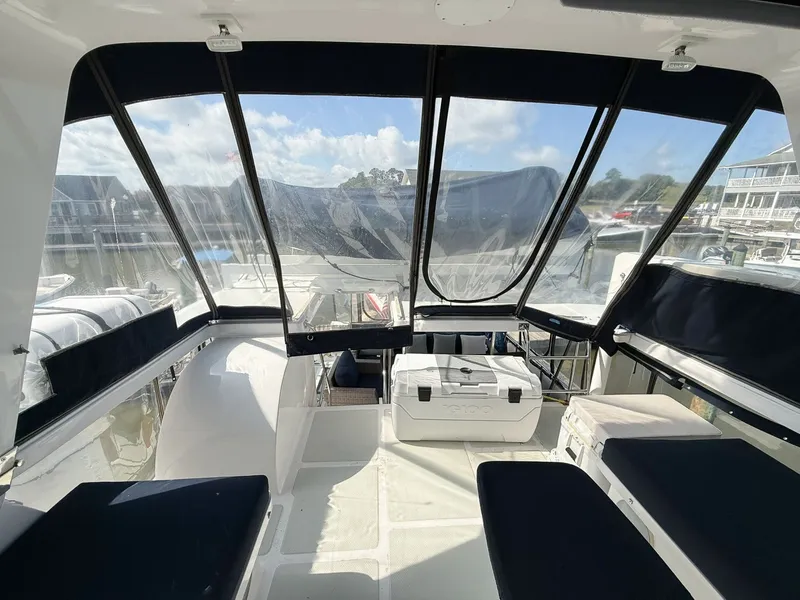 Slide: The Image of DeFever 49 Flybridge aft - 7404385