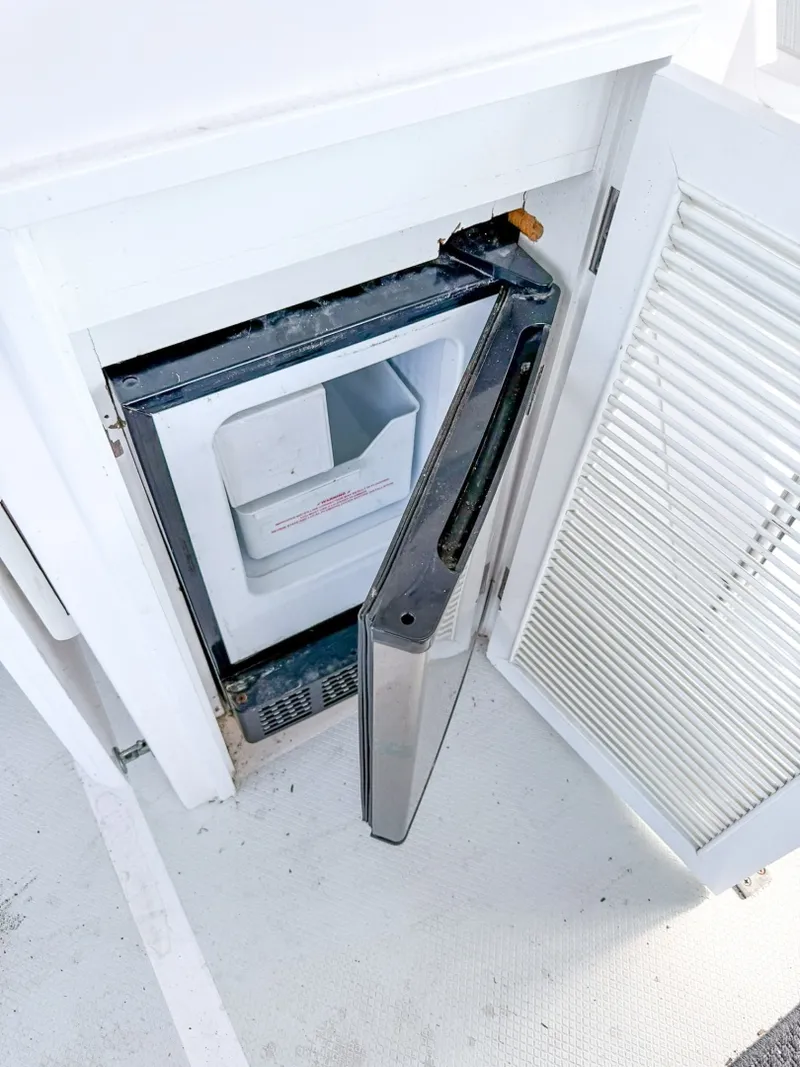 Slide: The Image of DeFever 49 Sundeck icemaker - 7404382
