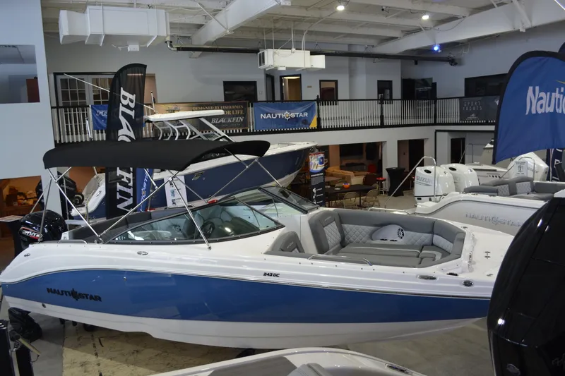 Slide: The Image of NauticStar 243 DC 2026 - 6863436
