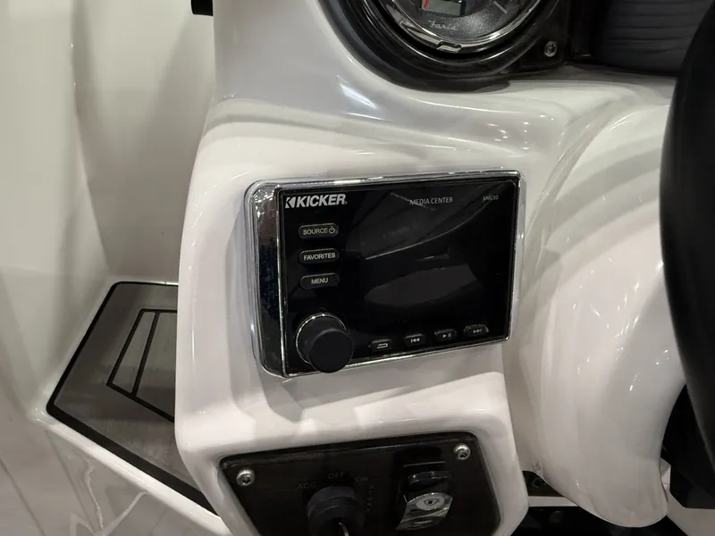Slide: The Image of Rinker 29QX CC 2018 - 6863463