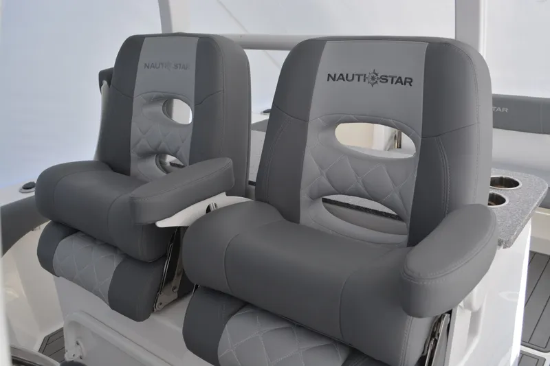 Slide: The Image of NauticStar 332 Offshore 2026 - 6863541